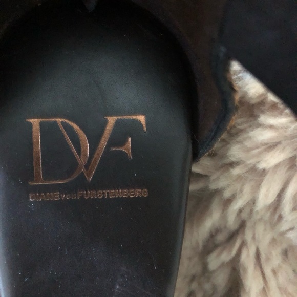 Authentic Diane von Furstenberg Wedge Sandal sz 9 - Picture 2 of 3